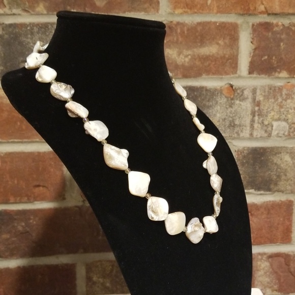 Sea Shell Inspired Beaded Necklace w/ Earrings - Picture 3 of 6